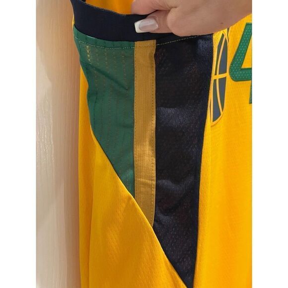 Nike Donovan Mitchell NBA Utah Jazz Green Alternate Swingman Gold Jersey - Picture 6 of 10